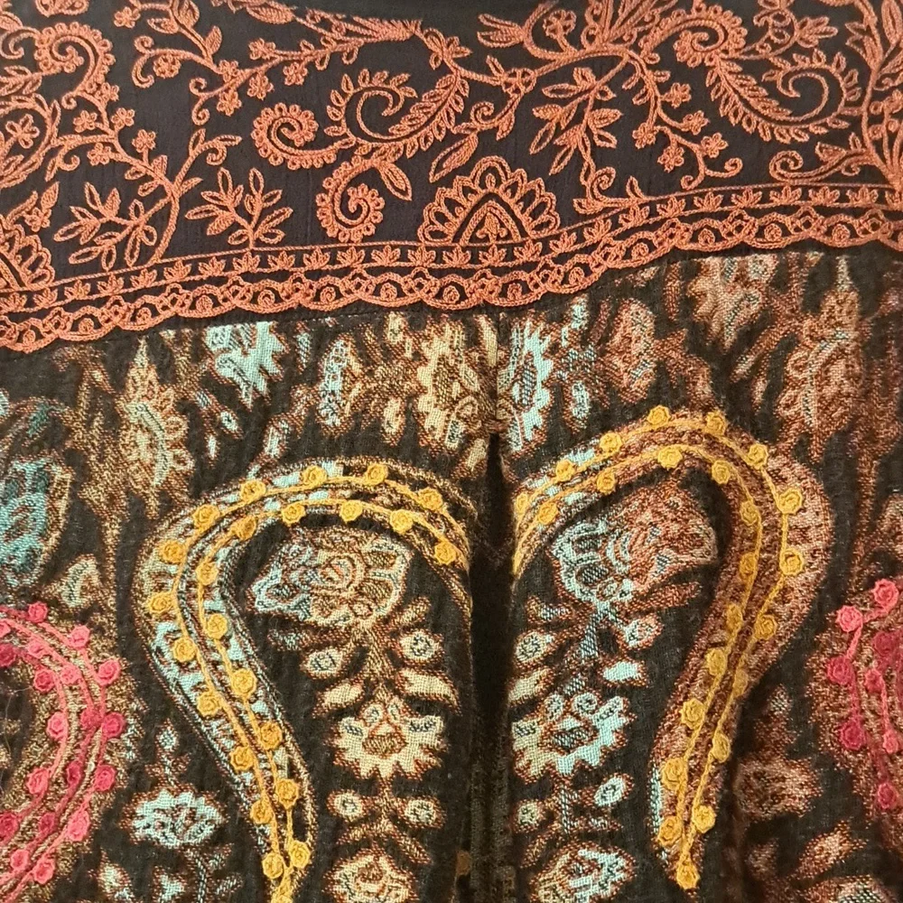 John Mark Black & Multi Color W/ Embroidered Detail Slit Side Schaket SzL EUC - Picture 9 of 11